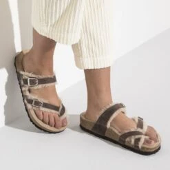 Birkenstock Mayari Shearling Oiled Leather 14 Birkenstock Mayari Shearling Oiled Leather -Trendy Steps Shop 1020299 f closeup f