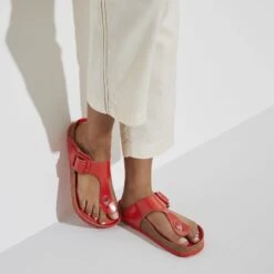 Birkenstock Gizeh Natural Leather Patent -Trendy Steps Shop 1024176 f closeup f