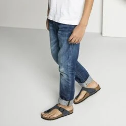 Birkenstock Gizeh Birko-Flor Nubuck Navy 17 Birkenstock Gizeh Birko-Flor Nubuck Navy -Trendy Steps Shop 345443 f look b
